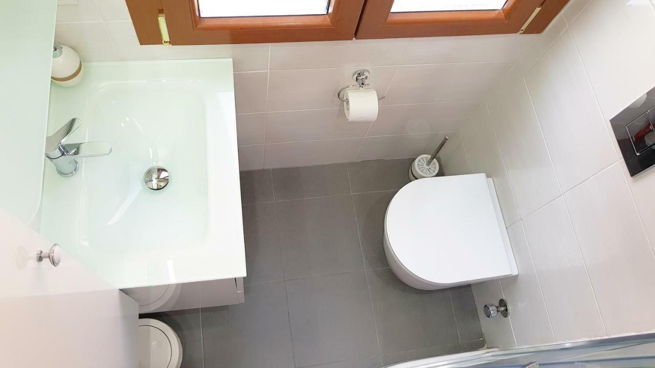 Inna Best House Milan Bagian luar foto